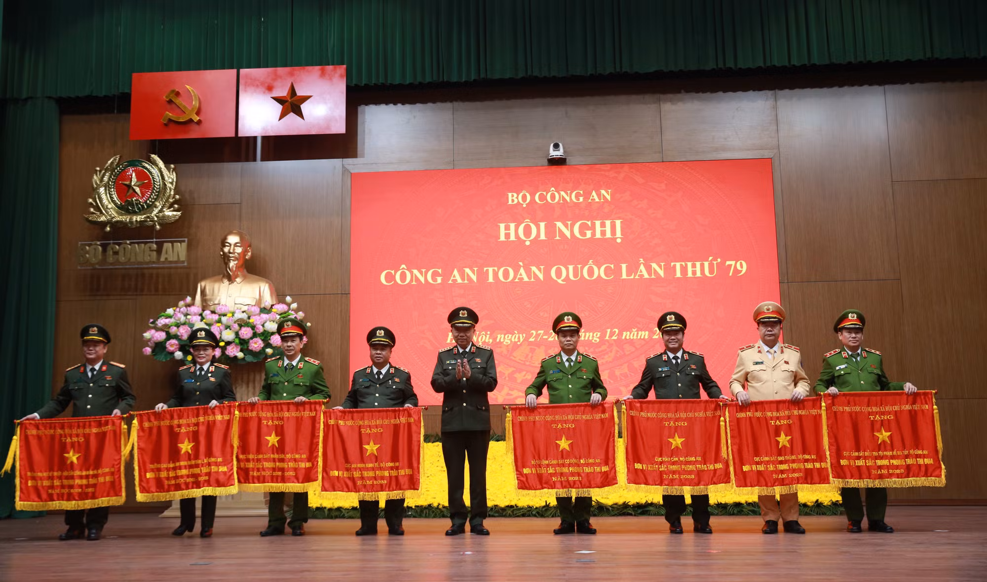 Trao các phần thưởng cao quý, danh hiệu thi đua của Đảng, Nhà nước và Bộ Công an -2