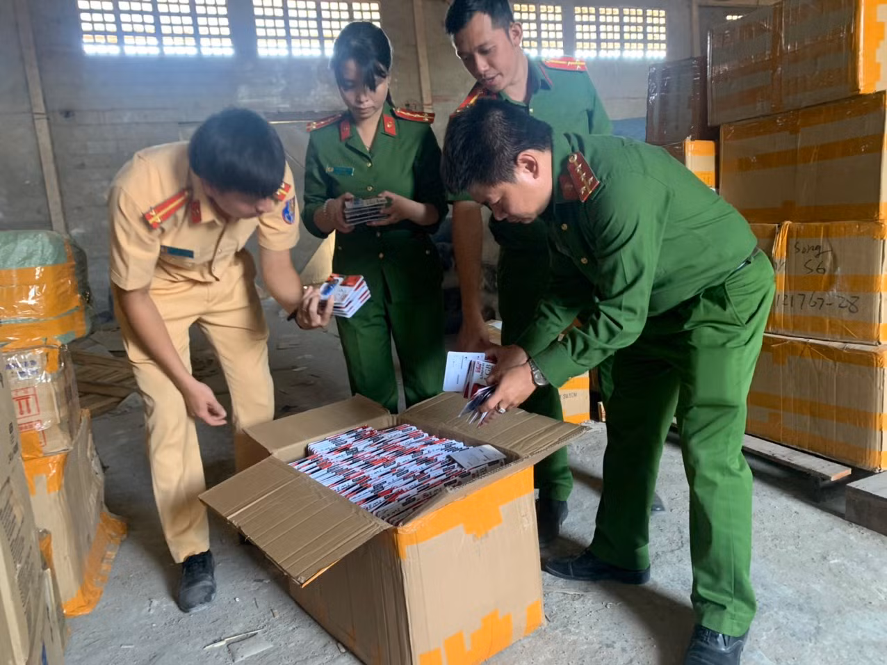 Phát hiện nhiều lô hàng hóa nghi nhập lậu tại ga Sóng Thần -0
