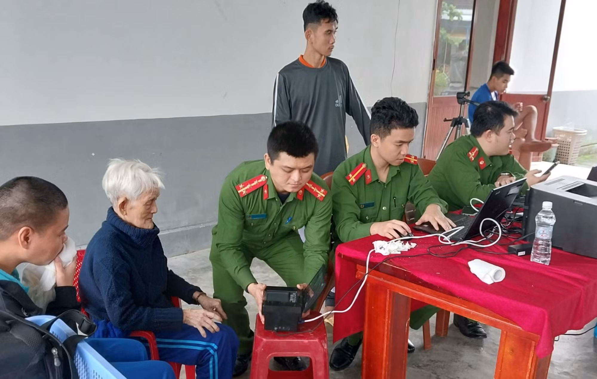 Đến Làng Hòa Bình thu nhận hồ sơ cấp căn cước cho người khuyết tật -0