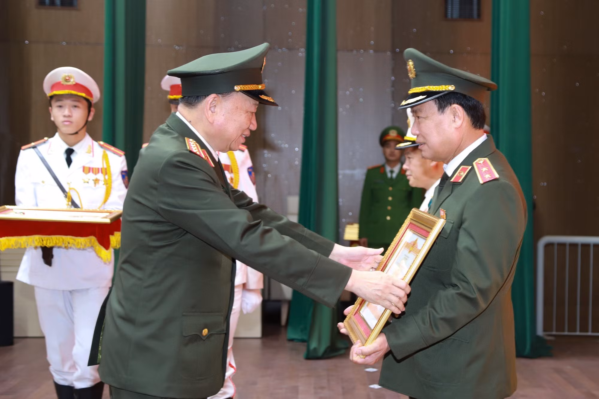 Trao các phần thưởng cao quý, danh hiệu thi đua của Đảng, Nhà nước và Bộ Công an -0