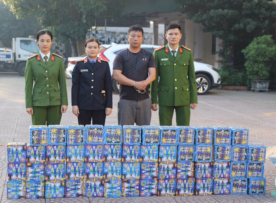 Triệt xóa 2 đường dây mua bán, tàng trữ hơn 1,9 tấn pháo -0