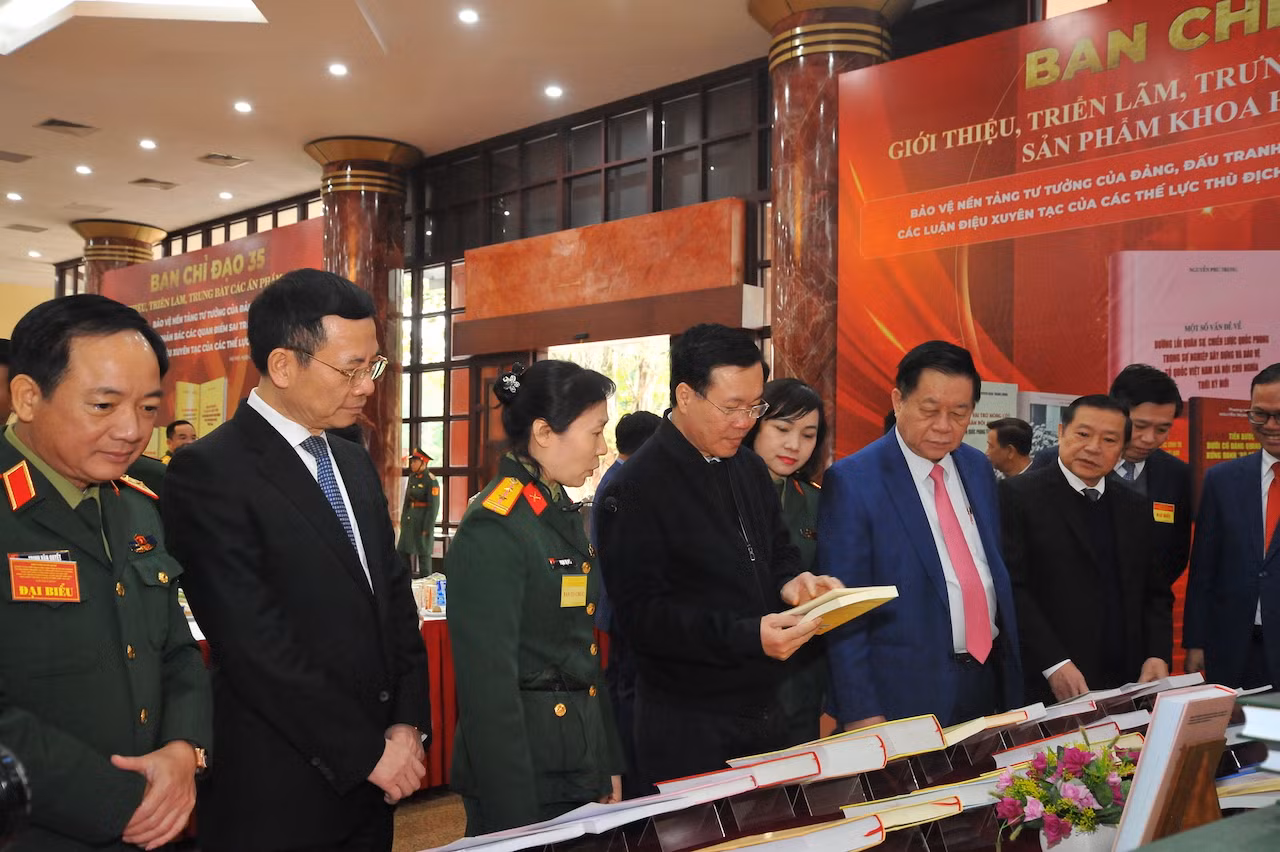 Tạo sức mạnh tổng hợp mang tính thế trận lòng dân trong bảo vệ nền tảng tư tưởng của Đảng -1
