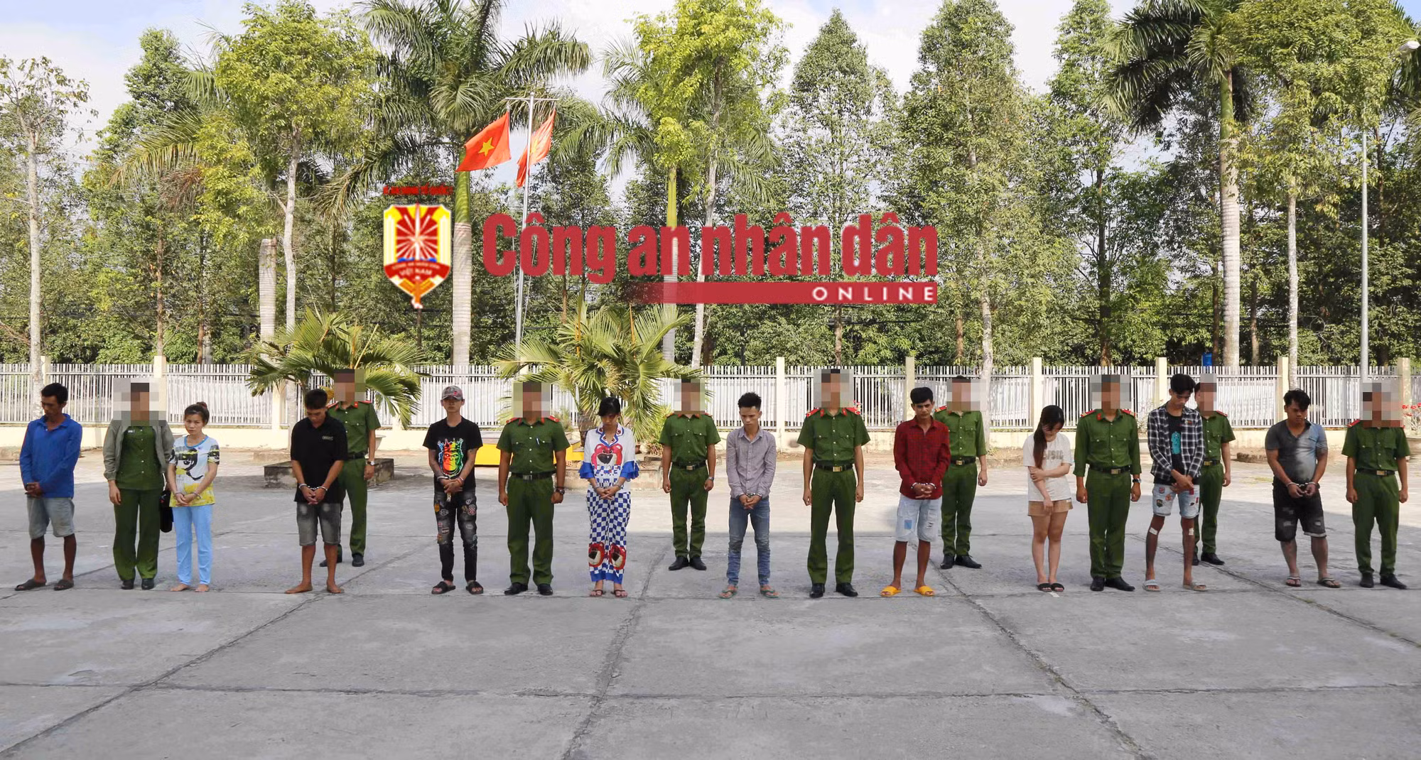 Triệt phá đường dây đưa “hàng đá” từ TP Hồ Chí Minh về Sóc Trăng tiêu thụ -0