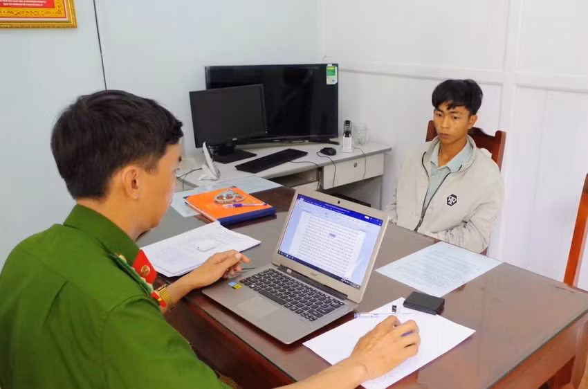 Đột nhập nhà hàng xóm, phá két sắt để trộm cắp nhiều vàng -0