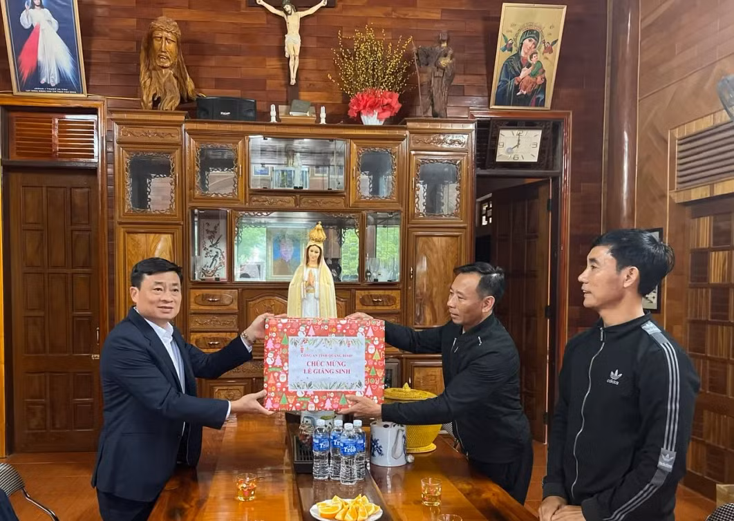 Chúc mừng Giáng sinh Tòa Giám mục Giáo phận Hà Tĩnh và Tòa Giám mục Giáo phận Vinh -0