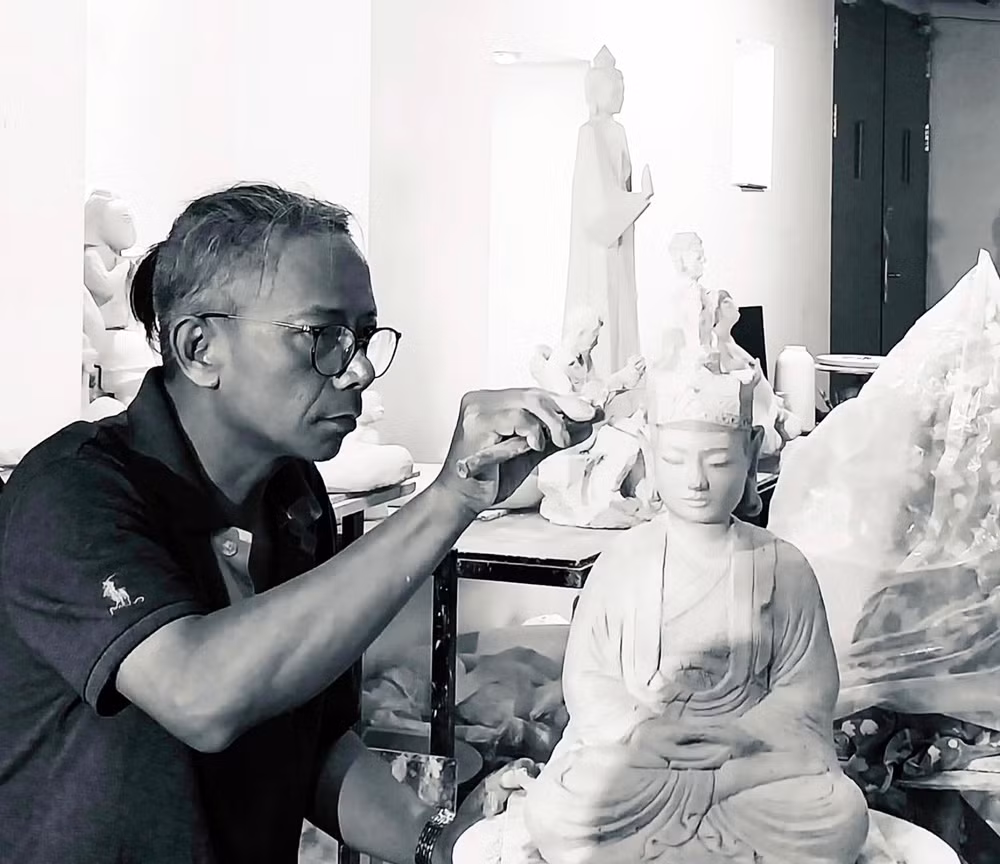 Điêu khắc gia Hà Minh Tuấn.