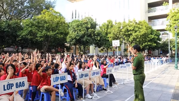 Tuyên truyền giáo dục pháp luật, kỹ năng ứng xử học đường cho hơn 15.000 học sinh Hà Nội
