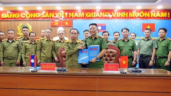 Tăng cường phối hợp phòng, chống ma tuý với Công an tỉnh Sê Kông