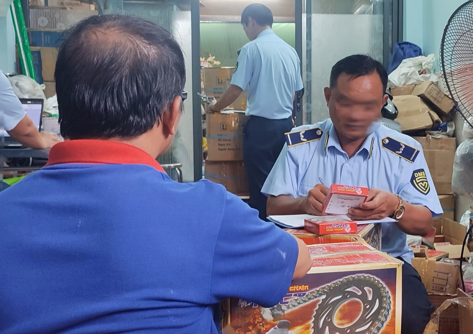 Tạm giữ hàng hóa vi phạm hơn 1,6 tỷ đồng tại 6 điểm kinh doanh -0
