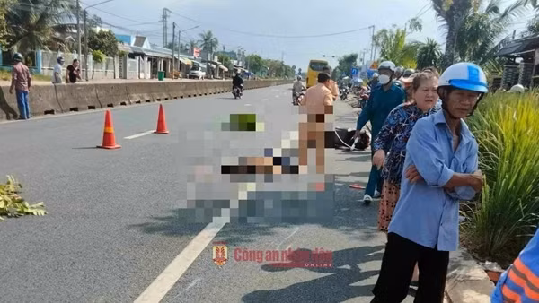 Va chạm với xe khách trên đường đến trường, 2 mẹ con thương vong