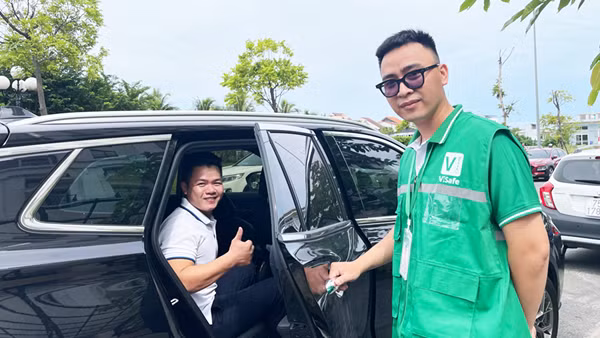 “Mùa tiệc tùng” cuối năm, nở rộ dịch vụ thuê tài xế lái xe hộ
