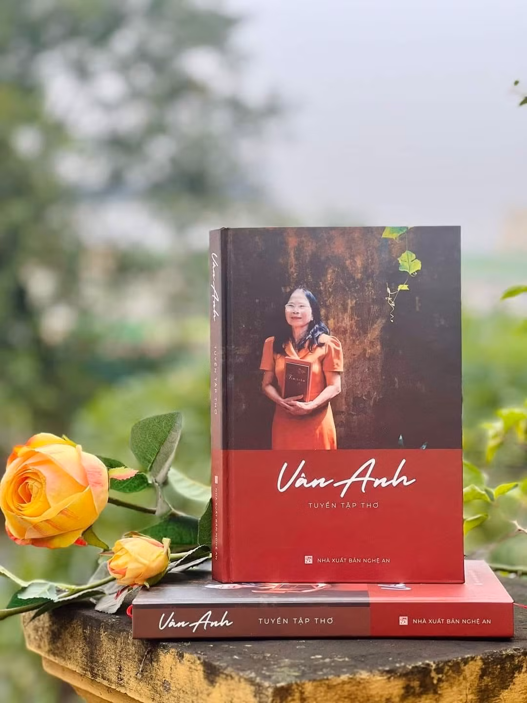 Nhà thơ Vân Anh: “Nhóm đời ta làm củi'' -1