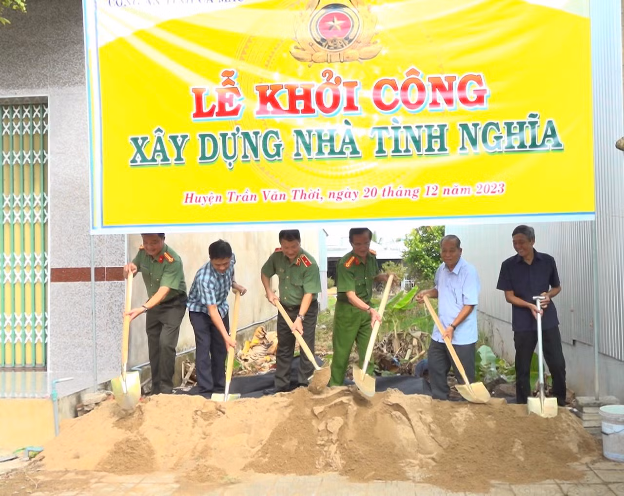 Khởi công xây dựng nhà tặng nhân chứng tham gia Kế hoạch phản gián CM12 -0