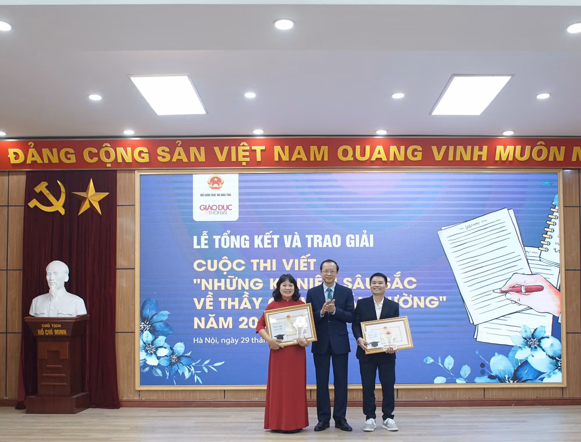 Trao giải cuộc thi viết 