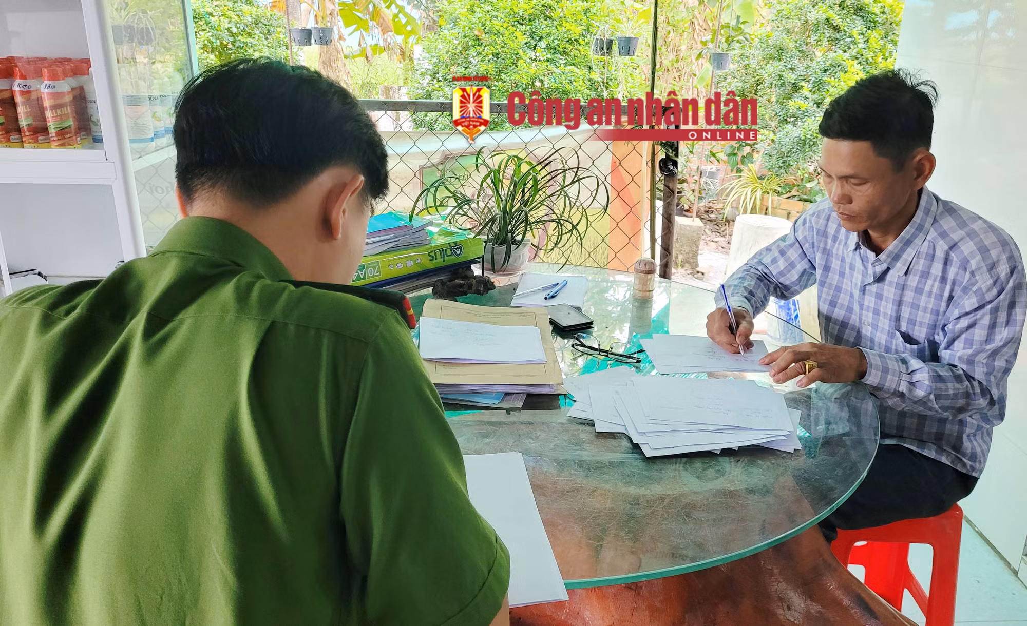 Sản xuất thuốc bảo vệ thực vật giả bán thu lời bất chính -0