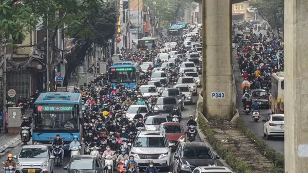 Hà Nội: Hơn 100 vị trí nguy cơ ùn tắc sẽ được tăng cường chốt trực