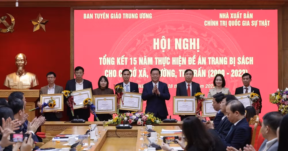 Hơn 14 triệu cuốn sách được trang bị cho xã, phường, thị trấn -0
