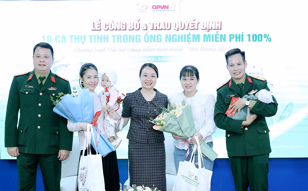 Những ông bố quân nhân đón “trái ngọt” -1