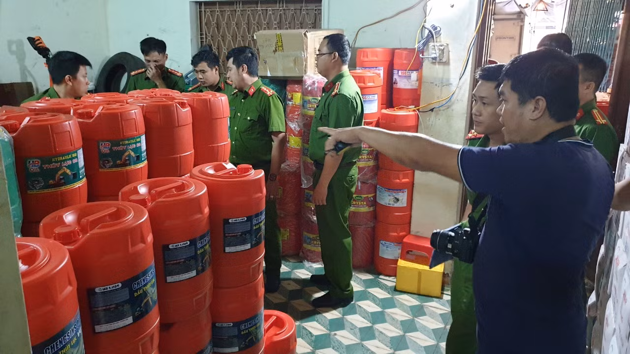 Phú Yên: Triệt phá ba đường dây sản xuất, mua bán nhớt giả -1
