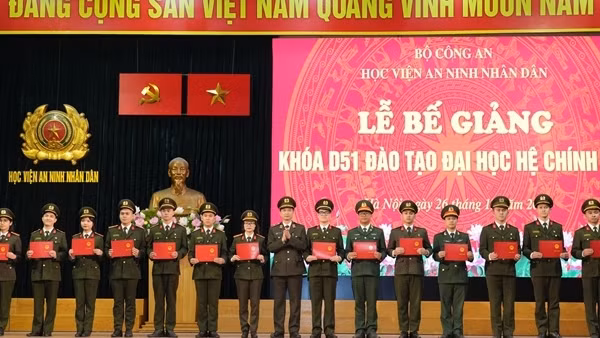 Học viện ANND trao bằng tốt nghiệp cho học viên Khóa D51