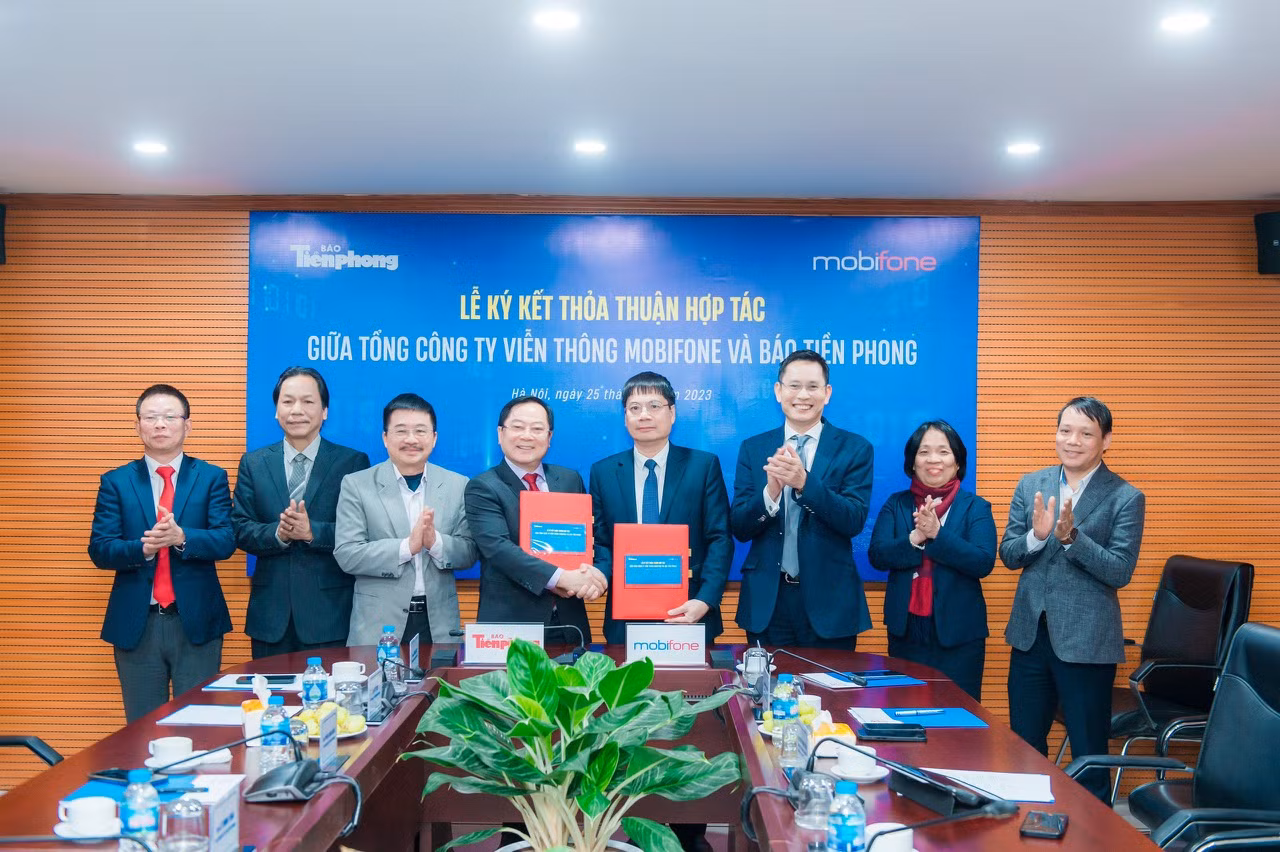 MobiFone đồng hành cùng Báo Tiền Phong chuyển đổi số toàn diện -0