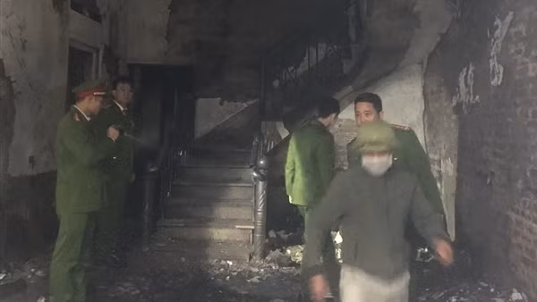 Cháy nhà trong đêm, 3 mẹ con tử vong