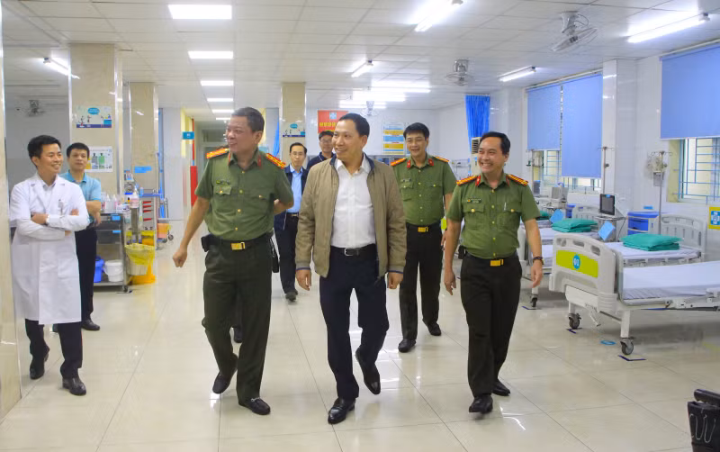 Thứ trưởng Bộ Công an Lê Văn Tuyến thăm và làm việc tại Bệnh viện 199 -0