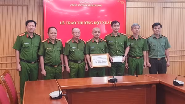 Khen thưởng lực lượng khám phá nhanh vụ bắt cóc đòi 4,5 tỷ tiền chuộc