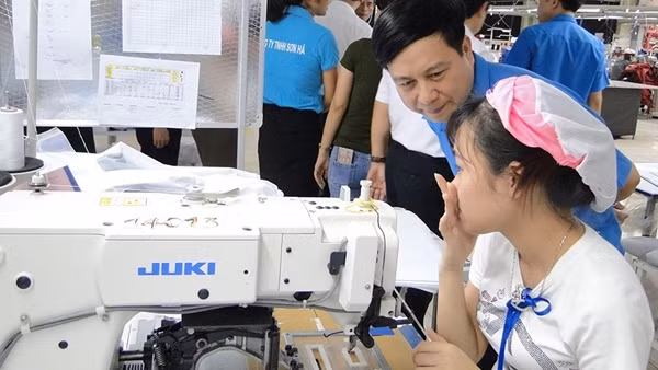 Nhiều doanh nghiệp cố gắng duy trì thưởng Tết như mọi năm