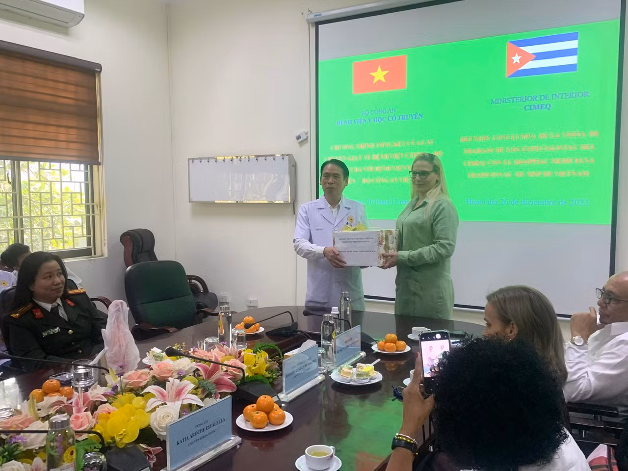 Trao đổi kinh nghiệm trong lĩnh vực điều trị bằng y học cổ truyền giữa Bệnh viện Y học cổ truyền Bộ Công an và Bệnh viện CIMEQ, Cuba. -0
