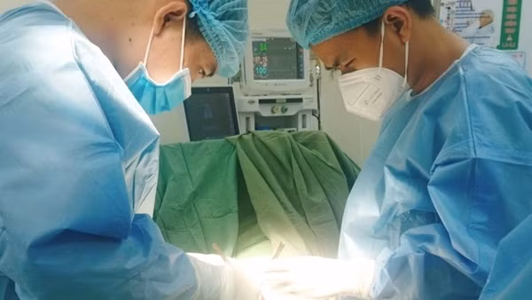 Nam thanh niên bất cẩn bị máy xay lóc "của quý"