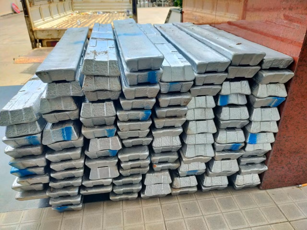 Công nhân cấu kết với người bên ngoài thực hiện hơn 10 vụ trộm tài sản của công ty -0