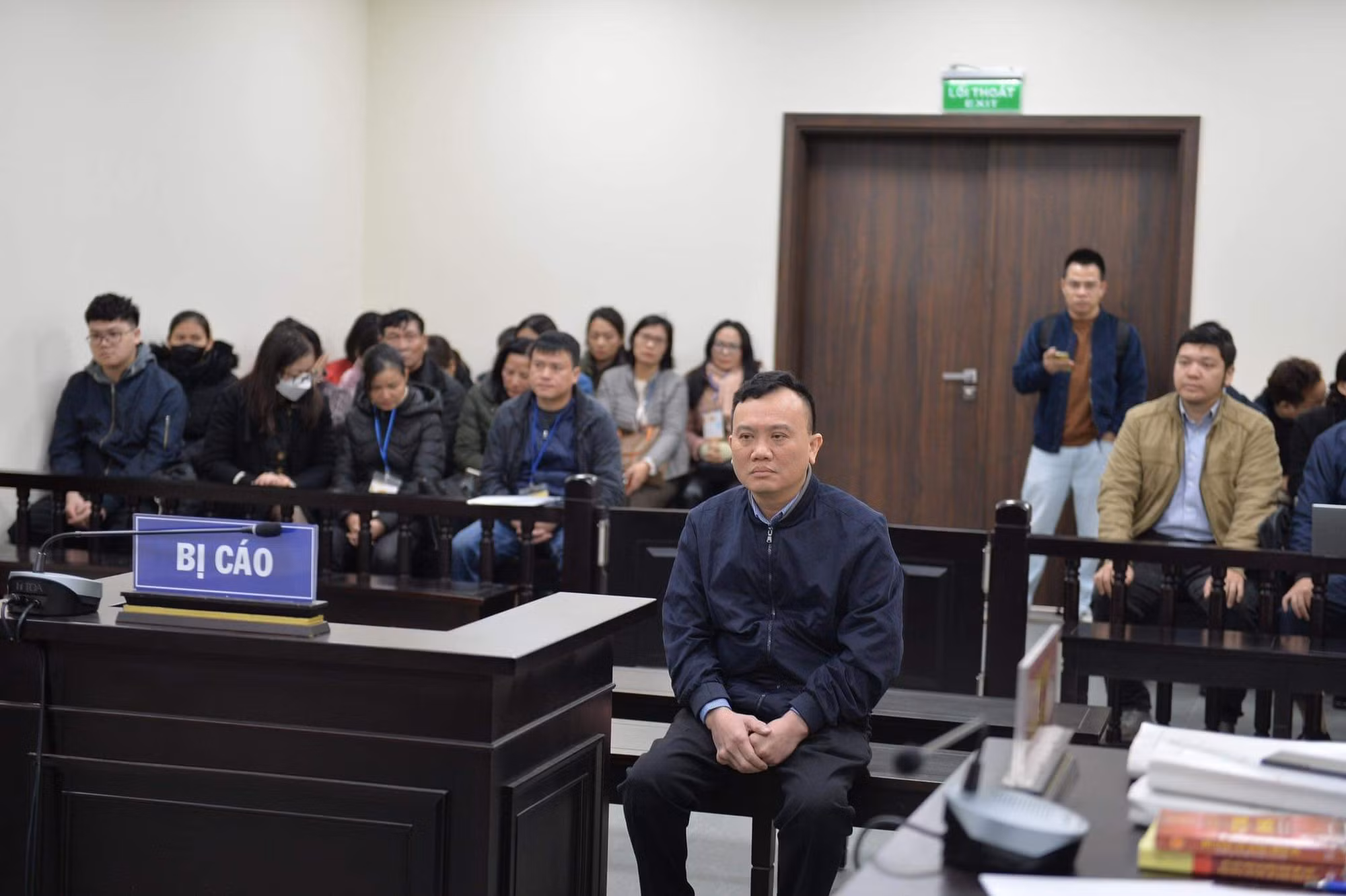 Cựu Giám đốc CDC Hà Nội vắng mặt trong phiên tòa liên quan đến Việt Á -0