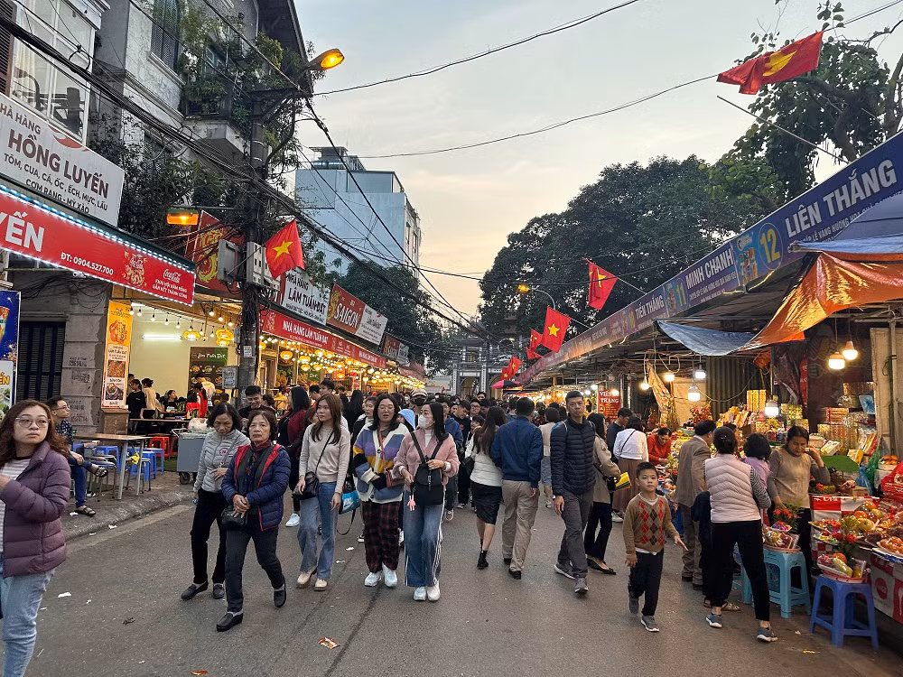 Không xảy ra trộm cắp, móc túi tại Phủ Tây Hồ dịp đầu năm -0