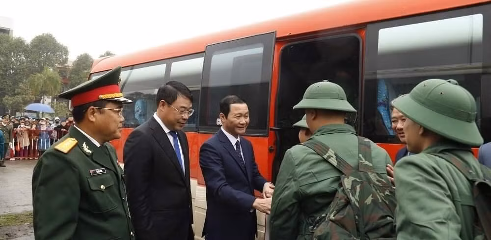 Gần 4.000 thanh niên Thanh Hoá lên đường nhập ngũ -0