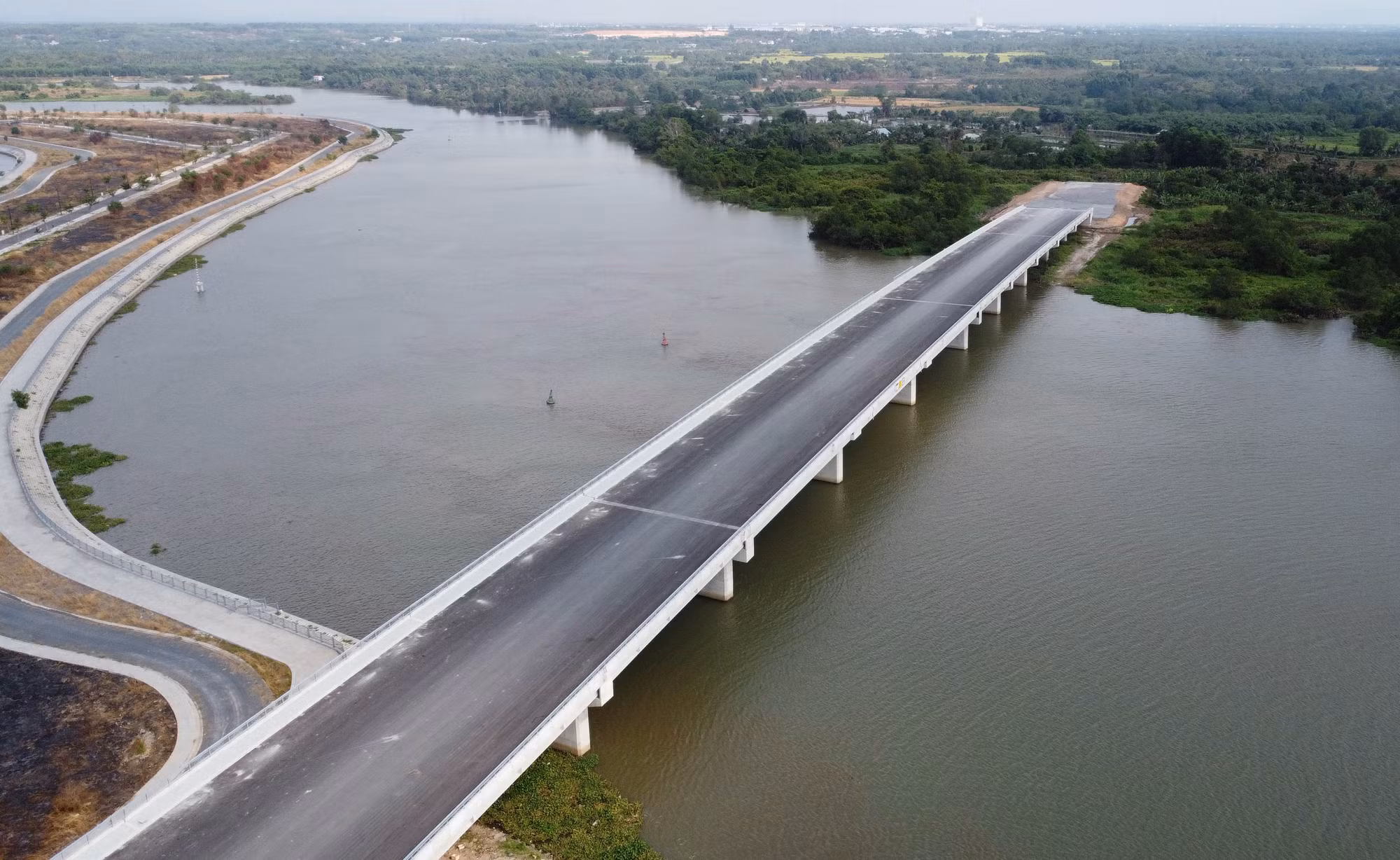 Hai dự án giao thông trọng điểm vừa chậm vừa không có đường kết nối -0