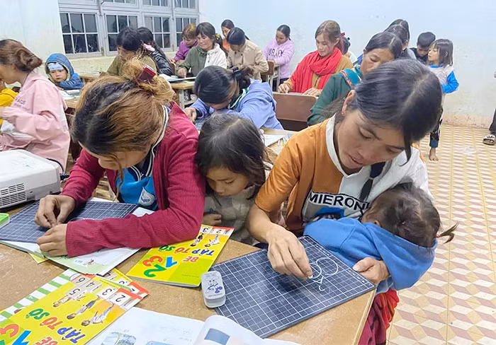 Lớp học đêm của thầy giáo Công an -0
