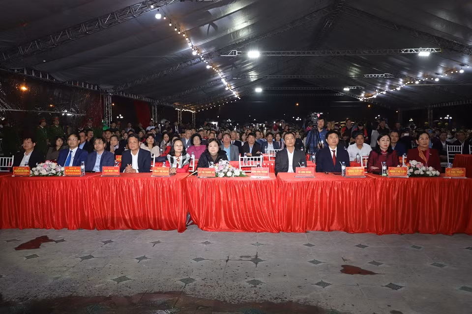 các đại biểu và nhân dân dự lễ phát lương đức thánh trần đền trần thương năm 2024.jpg -0