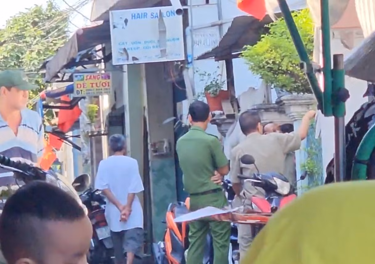 Chồng vừa về quê thì hay tin vợ treo cổ tự tử -0