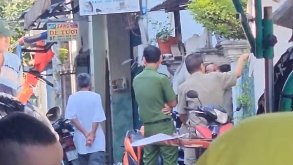 Chồng vừa về quê thì vợ treo cổ tự tử