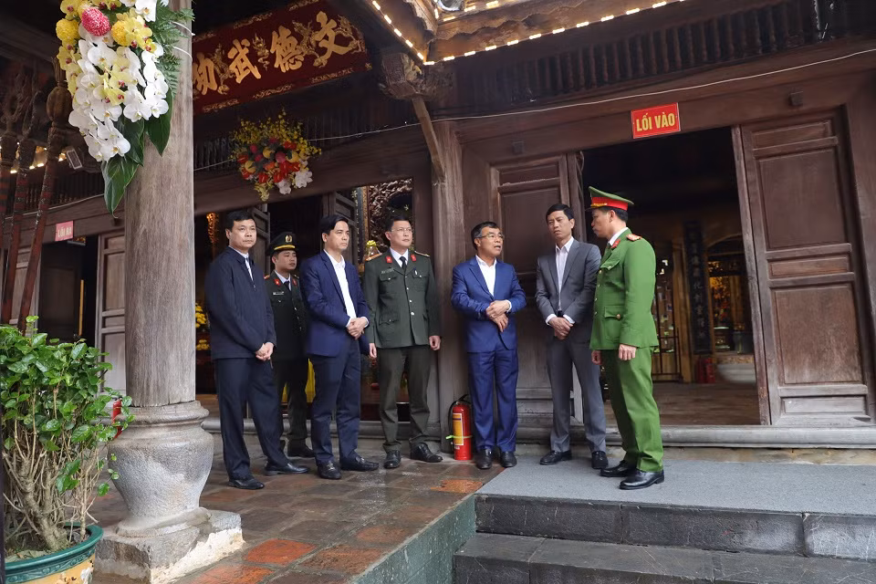 các đồng chí lãnh đạo huyện lý nhân kiểm tra công tác bảo đảm antt le phat luong.jpg -0