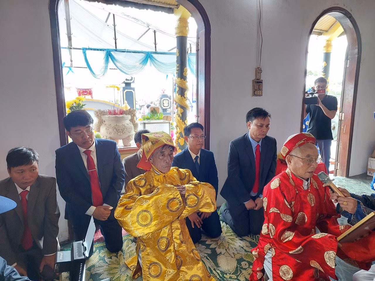 Độc đáo lễ hội cầu ngư tồn tại hơn 400 năm ở làng biển miền Trung -0