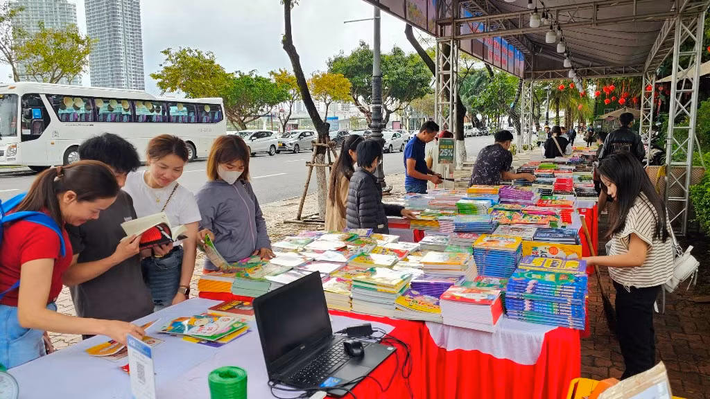 Đà Nẵng khai hội Văn hóa đọc “Khai Xuân đọc sách – học vạn điều hay” -3