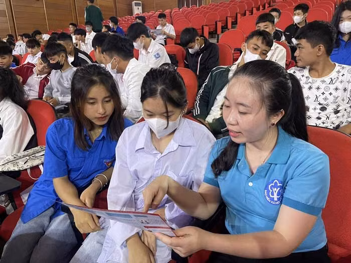 Đẩy mạnh công tác thu và phát triển người tham gia BHXH, BHYT, BHTN năm 2024 -0