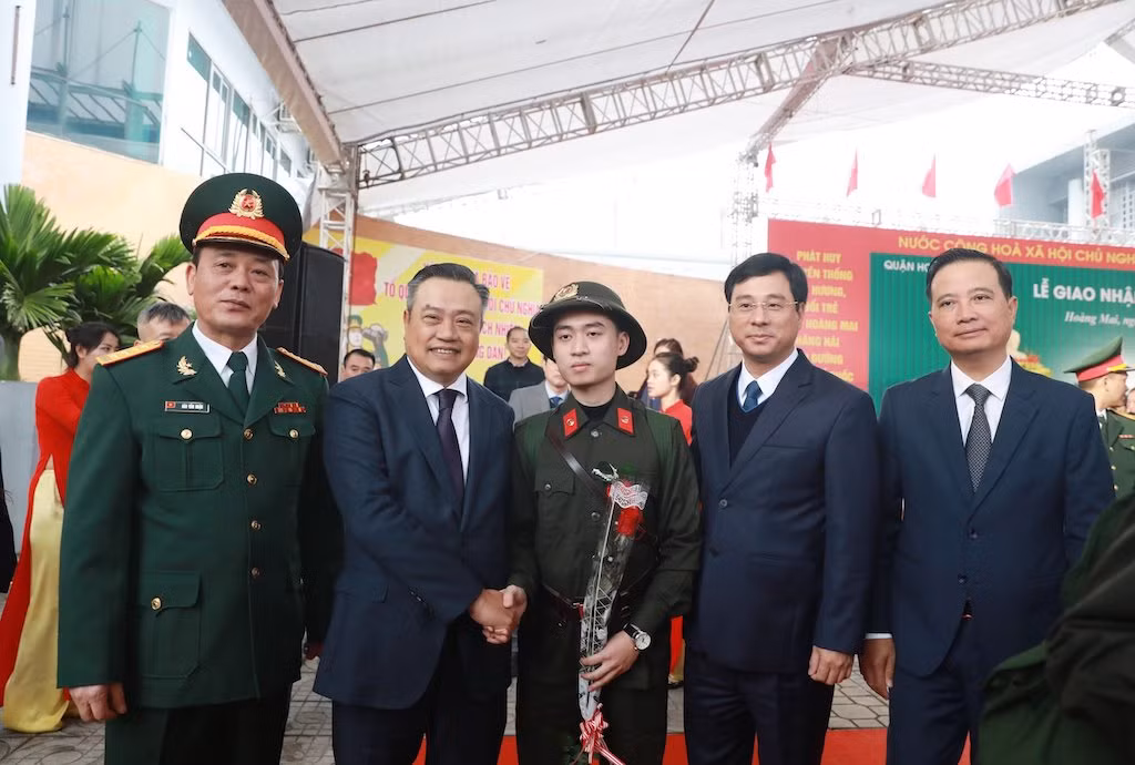 Vững tin lên đường nhập ngũ -1