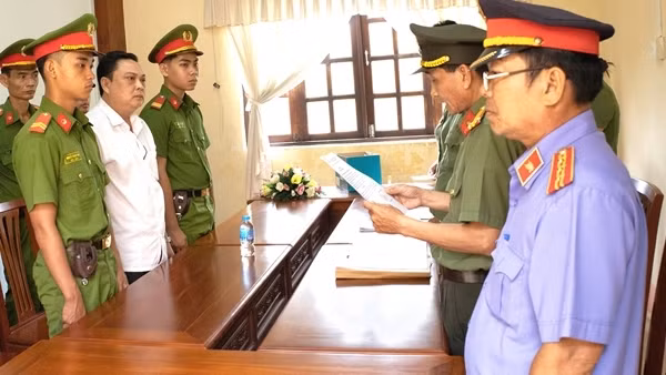 Bắt giam Giám đốc Văn phòng Đăng ký đất đai tỉnh Hậu Giang