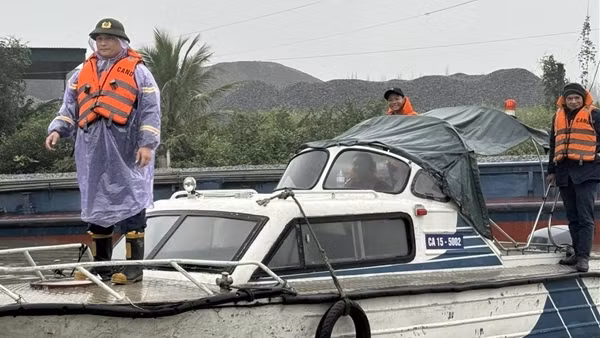 Công an Hải Phòng nỗ lực tìm kiếm nữ sinh nghi nhảy cầu tự tử