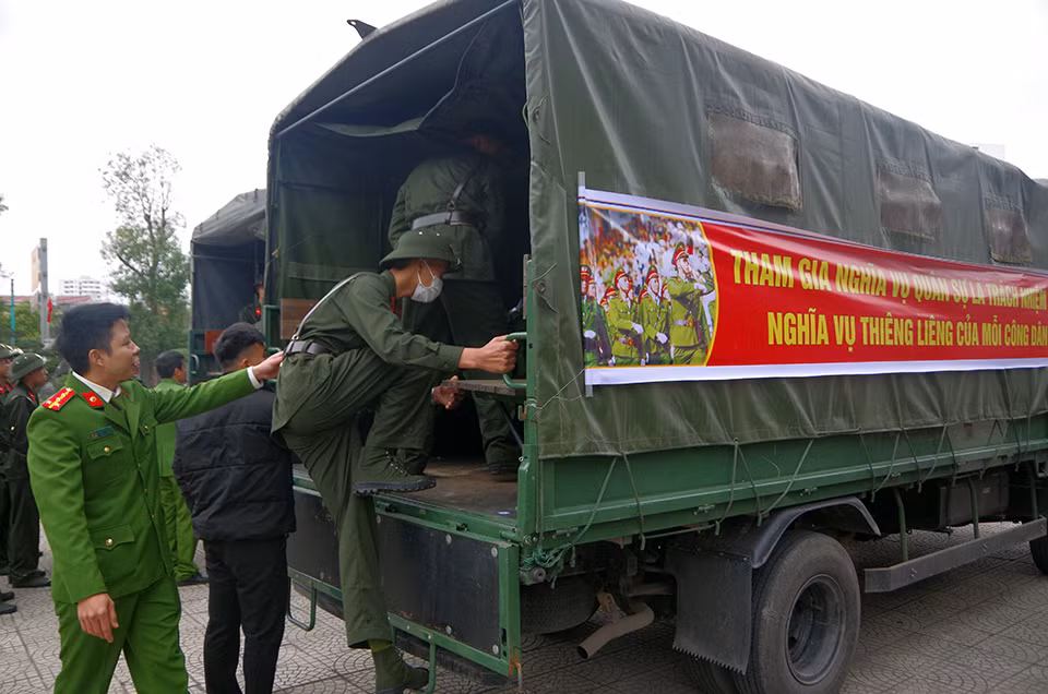 Tiếp nhận nhiều công dân thực hiện nghĩa vụ tham gia CAND 2024 -0