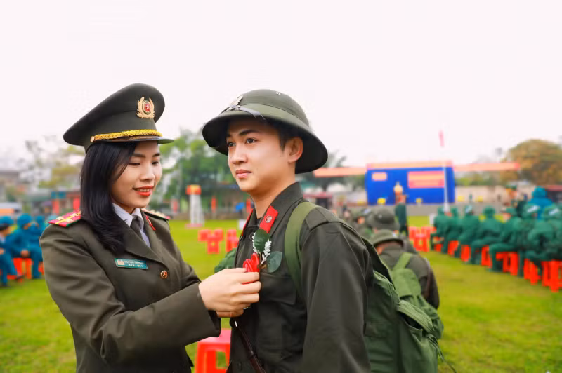 Các tân binh ở khắp các tỉnh, thành phố lên đường nhập ngũ -0