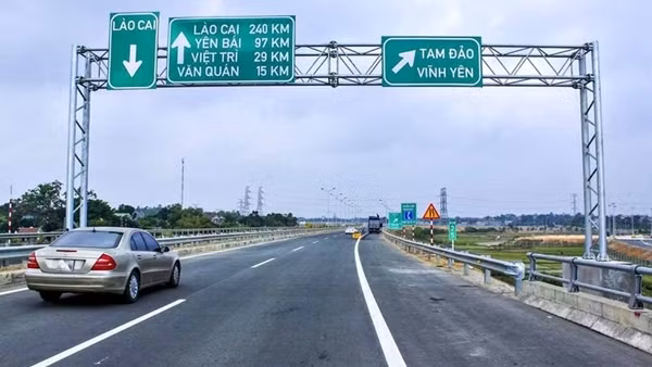 Đóng điểm đấu nối cao tốc Nội Bài - Lào Cai sau vụ 4 người tử vong